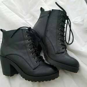 Combat boots